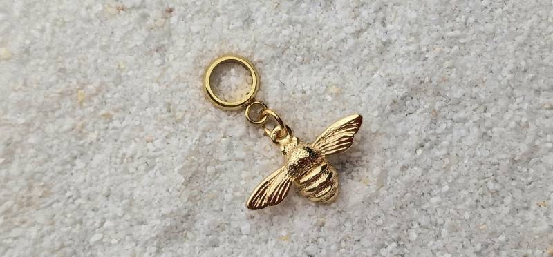 Honey Bee Metall Dreadschmuck/Dread Perle Flecht Dreadring Mit Zierlichem Miniatur Anhänger, Kleine Honigbiene Honey Bee Metall Dreadschmuck/Dread Perle Flecht Dreadring Mit Zierlichem Miniatur Anhänger, Kleine Honigbiene von WENDIGOberlin
