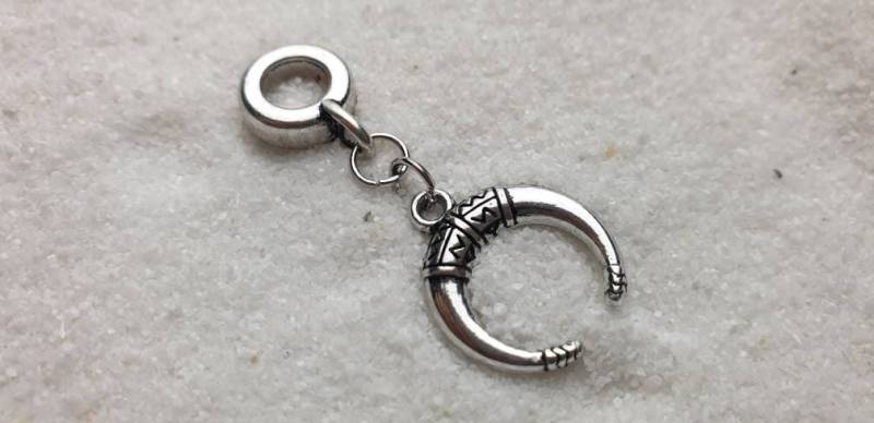 Horned Goddess Metall Dreadschmuck/Dread Perle Flecht Mit Hörner Anhänger Horned Goddess Metall Dreadschmuck/Dread Perle Flecht Mit Hörner Anhänger von WENDIGOberlin