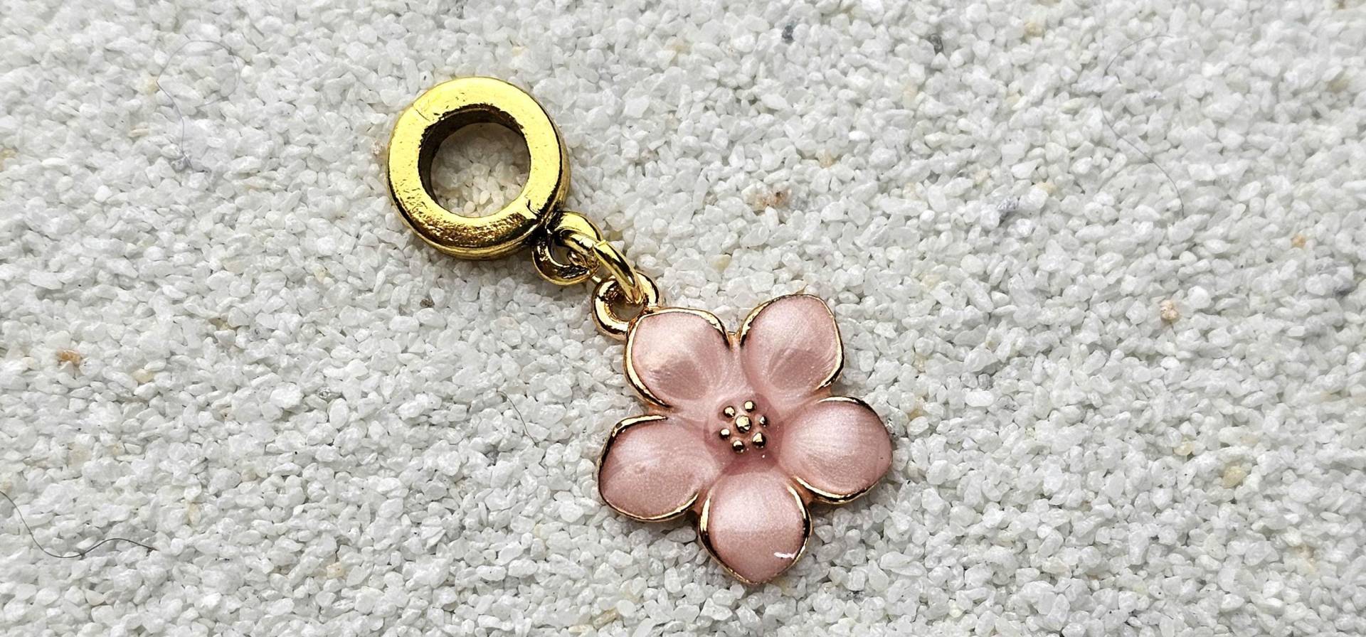 Kirschblüte Emaille Metall Dreadschmuck/Dread Charm Haarperle Mit Emailliertem Kirschblüten Anhänger, Einzeln Oder Im Set Kirschblüte Emaille Metall Dreadschmuck/Dread Charm Haarperle Mit Emailliertem Kirschblüten Anhänger, Einzeln Oder Im Set von WENDIGOberlin