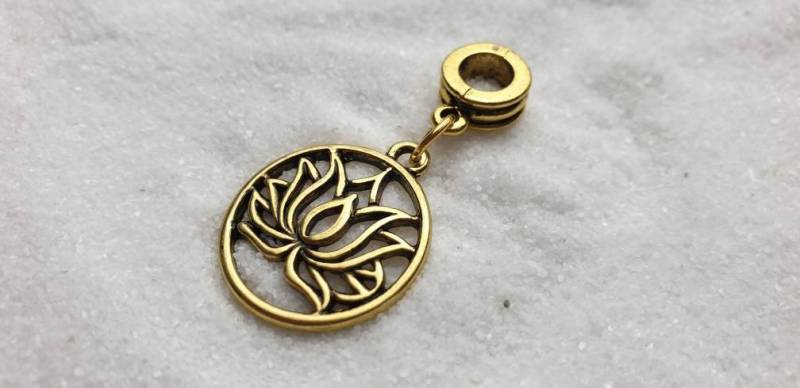 Lotus Metall Dreadschmuck/Dread Perle Flecht Und Anhänger Mit Stilisierter Lotusblüte von WENDIGOberlin