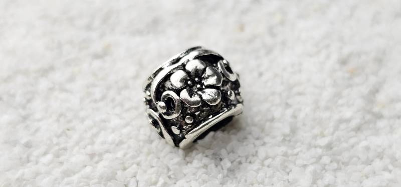 Mitternachtsblume Massive Dreadperlen /Dreadschmuck/Flechtperlen/ Bartperlen Mit Floralem Motiv, Wahlweise Einzeln Oder Im Set 3 Stück Mitternachtsblume Massive Dreadperlen /Dreadschmuck/Flechtperlen/ Bartperlen Mit Floralem Motiv, Wahlweise Einzeln Oder Im Set 3 Stück von WENDIGOberlin