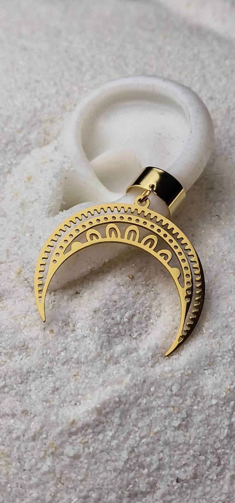 Moon Goddess Ear Cuff Mit Riesigem Sichel Mond Schmuckanhänger Aus Edelstahl von WENDIGOberlin