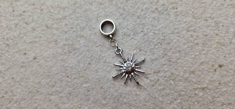 Morgenstern Metall Dreadschmuck/Dread Perle Flecht Dreadring Und Sternförmiger Schmuck-Anhänger Mit Funkelnden Strasssteinen Morgenstern Metall Dreadschmuck/Dread Perle Flecht Dreadring Und Sternförmiger Schmuck-Anhänger Mit Funkelnden Strasssteinen von WENDIGOberlin
