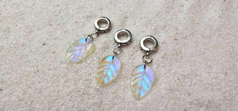 Nymph Dread Charm/Dreadring /Dreadschmuck/ Flecht Perle Mit Schimmerndem Blattförmigem Glas-Anhänger, Einzeln Oder Als Set 3 Stück Nymph Dread Charm/Dreadring /Dreadschmuck/ Flecht Perle Mit Schimmerndem Blattförmigem Glas-Anhänger, Einzeln Oder Als Set 3 Stück von WENDIGOberlin