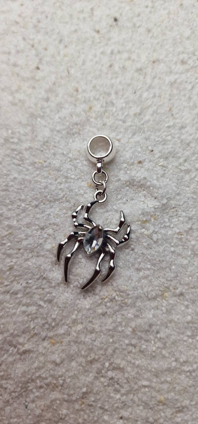 Rhinestone Widow - Metall Dreadschmuck/Dread Perle Flecht Mit Großem Spinnen Anhänger Rhinestone Widow - Metall Dreadschmuck/Dread Perle Flecht Mit Großem Spinnen Anhänger von WENDIGOberlin
