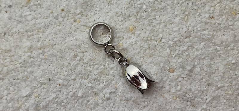 Schneeglöckchen Metall Dreadschmuck/Dread Charm Flecht Perle Dreadring Mit Zierlichem Xs Blüten Anhänger Aus Edelstahl Schneeglöckchen Metall Dreadschmuck/Dread Charm Flecht Perle Dreadring Mit Zierlichem Xs Blüten Anhänger Aus Edelstahl von WENDIGOberlin