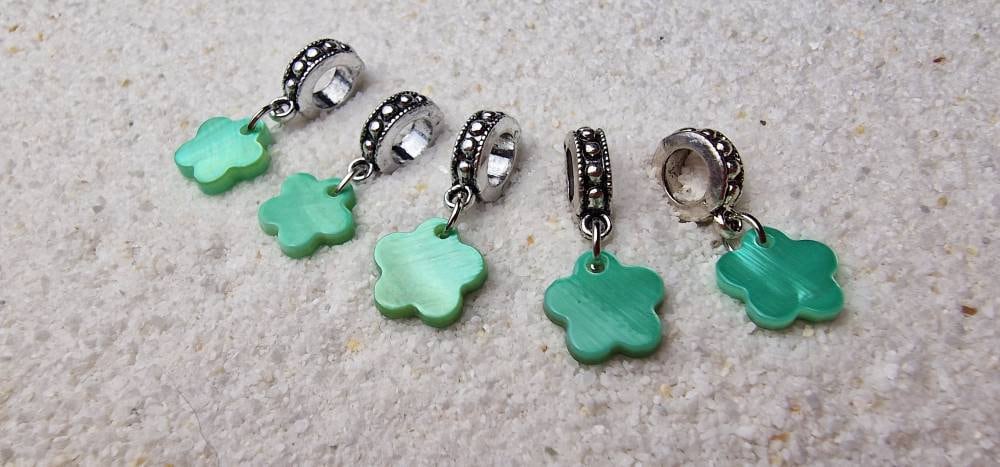 Sommernachtstraum Fairy Dust Dreadschmuck/Dread Perle Dreadring Mit Echtem Perlmutt-Anhänger in Pastelligen Farben, Set 5 Stück von WENDIGOberlin