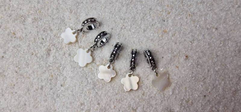 Sommernachtstraum Fairy Dust Dreadschmuck/Dread Perle Dreadring Mit Echtem Perlmutt-Anhänger in Pastelligen Farben, Set 5 Stück von WENDIGOberlin