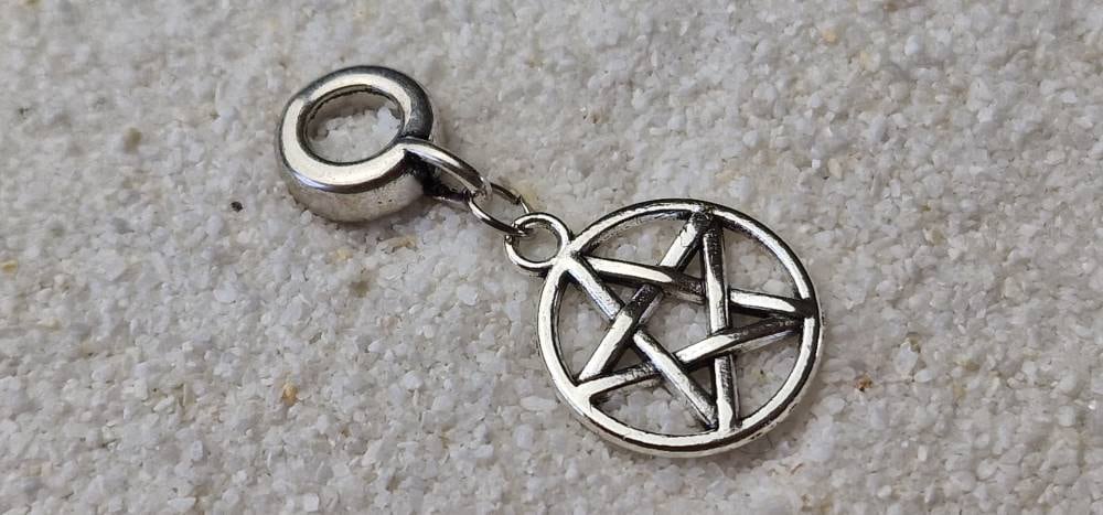 Summoner Metall Dreadschmuck/Dreadring Dread Perle Flecht Und Anhänger Mit Pentagramm Summoner Metall Dreadschmuck/Dreadring Dread Perle Flecht Und Anhänger Mit Pentagramm von WENDIGOberlin