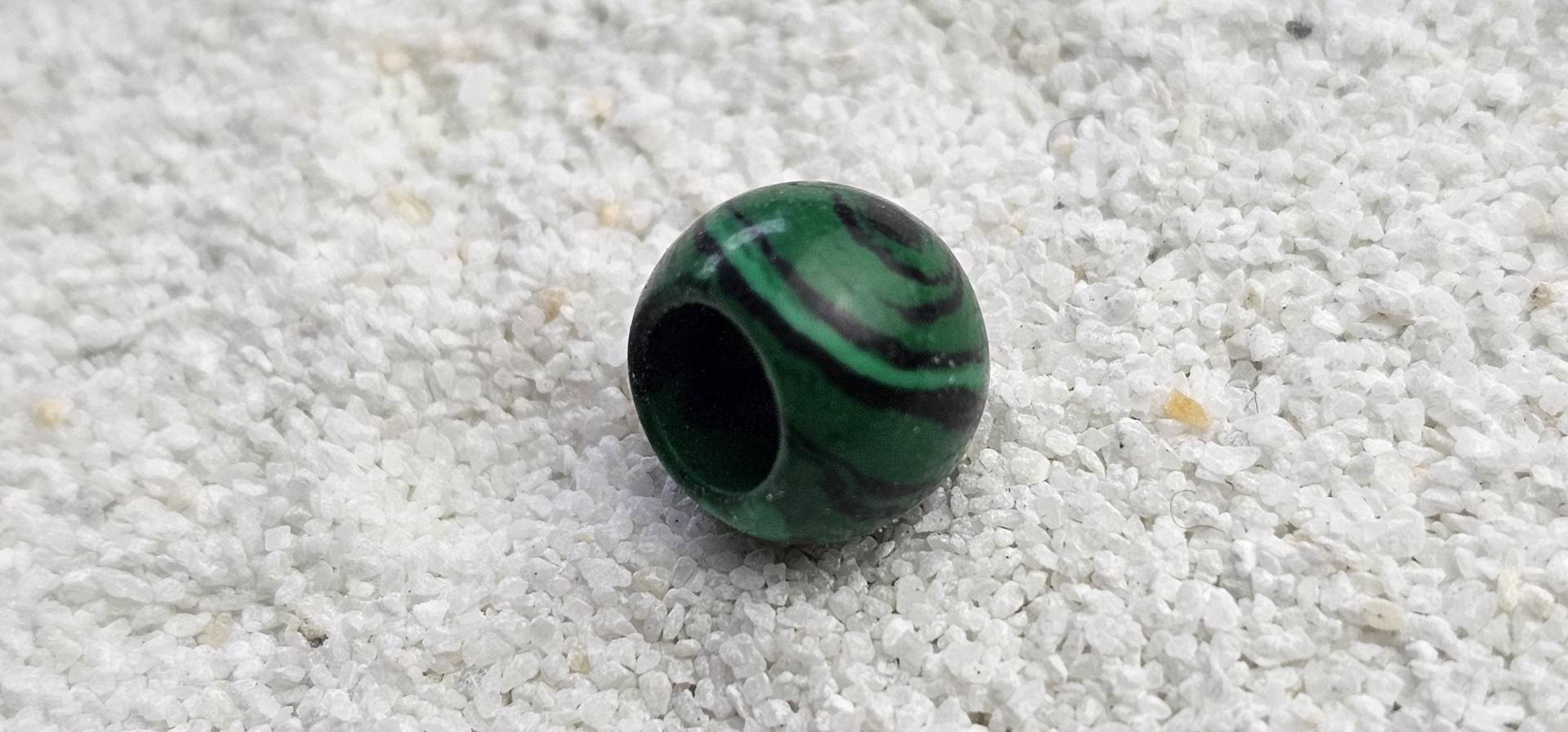 Synthetic Malachit Xs Zierliche Naturstein Imitation Dreadschmuck/Dread Perle Flecht Aus Kunstharz Mit Polierter Oberfläche von WENDIGOberlin