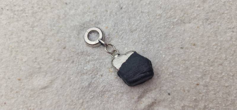 The Viking Project Bruchstein Chunky Dreadschmuck/Dreadring Flecht Perle Mit Unregelmäßigem Anhänger Aus Naturstein, Unikat von WENDIGOberlin