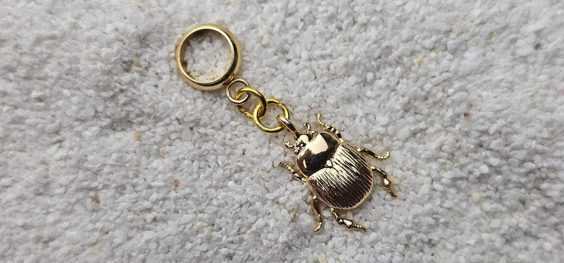 Wee Bug Metall Dreadschmuck/Dread Perle Flecht Dreadring Mit Zierlichem Miniatur Anhänger, Kleinem Käfer von WENDIGOberlin