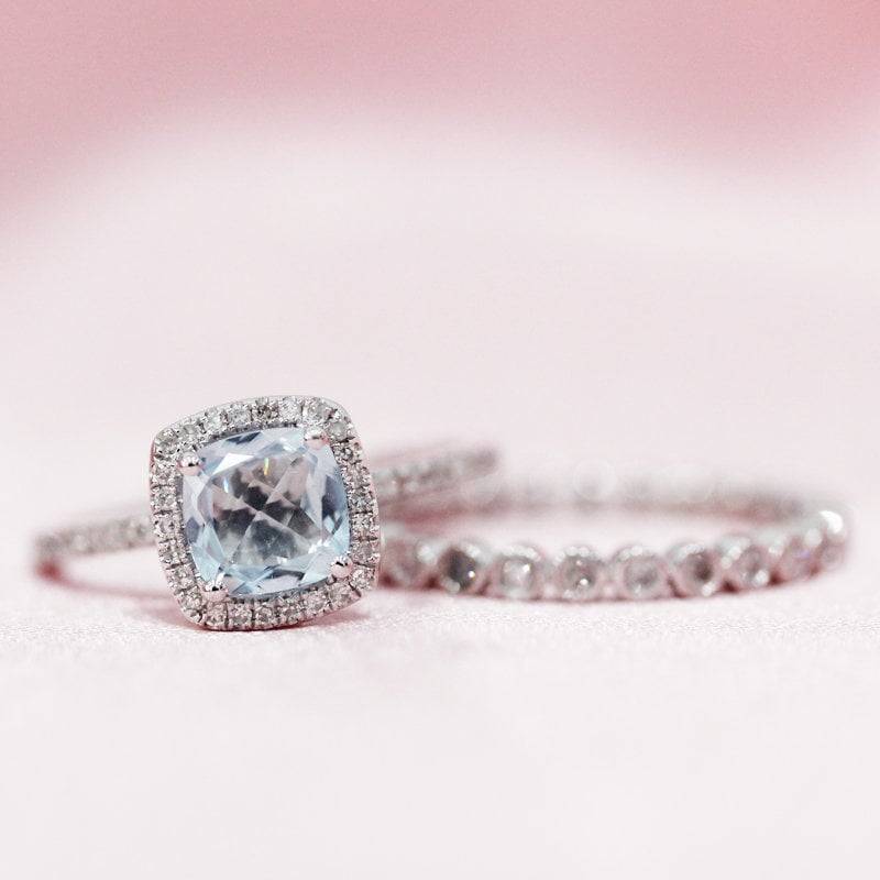 14 K White Gold Verlobungsring 6mm, Die Kissen Geschnitten Natürlichen Aquamarin Ring Halo Voller Ewigkeit Diamant Passende Braut Band Promise Set von WFHomeElements