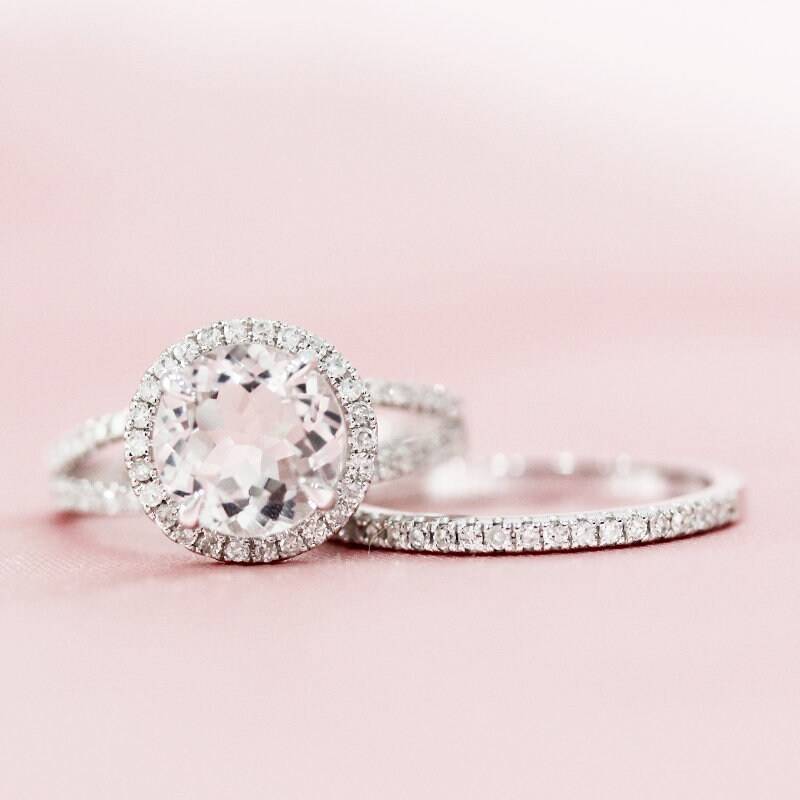 14K Weißgold Ring Set 8mm Rund Geschnitten Natürlichen Morganit Halo-Ring Halbe Ewigkeit Diamanten Hochzeit Band Braut Gesetzt Versprechen von WFHomeElements