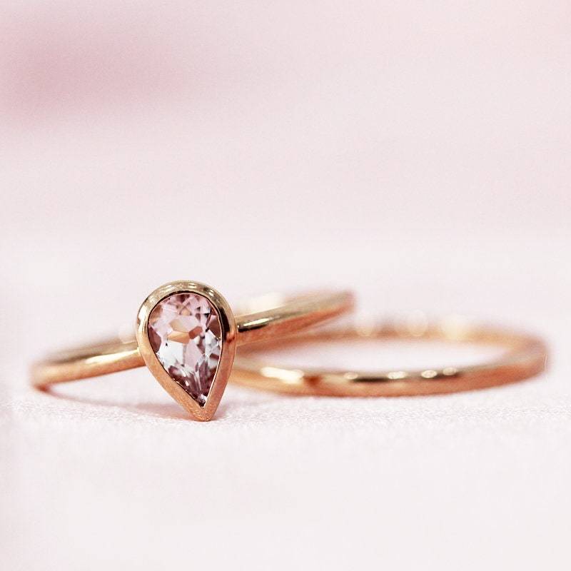 4x6mm Birne Geschnitten Natürliche Morganit Ring Schlicht Gold Ringset Solide 14K Rose Ehering, Verlobungsring Braut Set Jubiläumsring von WFHomeElements
