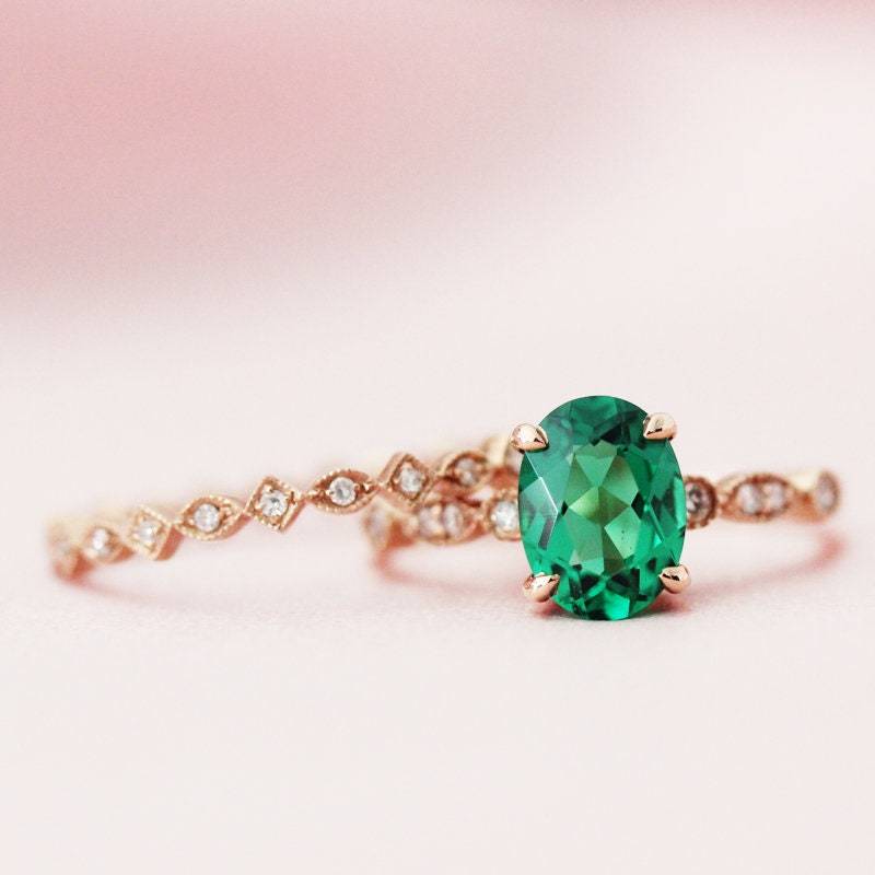 6x8mm Ovale Behandelt Smaragd Ringset Massiv 14K Rose Gold Ring Birthstone Set Voller Ewigkeit Diamanten Match Band Versprechen von WFHomeElements