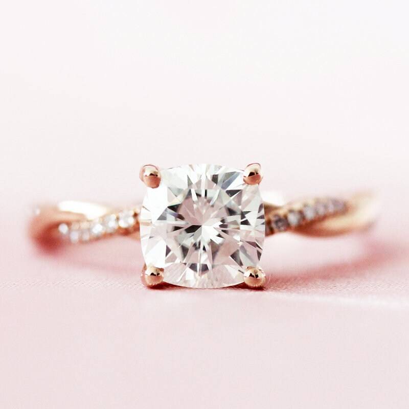 7mm Kissenschliff Moissanite Ring C & Immer Ein Verlobungsring 14K Rose Gold Halbe Ewigkeit Diamanten Band Braut 7mm Kissenschliff Moissanite Ring C & Immer Ein Verlobungsring 14K Rose Gold Halbe Ewigkeit Diamanten Band Braut von WFHomeElements
