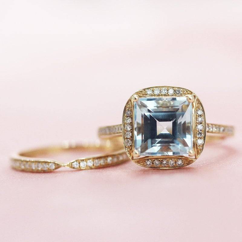 Blauen Edelstein Ring 8mm Prinzessin Schnitt Natürlichen Aquamarin-Ring 14K Gelb Gold Braut Halbe Ewigkeit Diamanten Trauring Verlobungsring Set von WFHomeElements