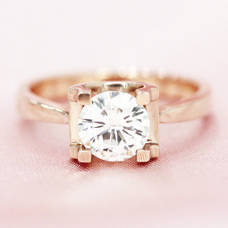 Charles & Colvard Immer Classic 6mm Rund Geschnitten Moissanite Ring Massiv 14K Rose Gold Ehering Verlobungsring Jubiläumsgeschenk Charles & Colvard Immer Classic 6mm Rund Geschnitten Moissanite Ring Massiv 14K Rose Gold Ehering Verlobungsring Jubiläumsgeschenk von WFHomeElements