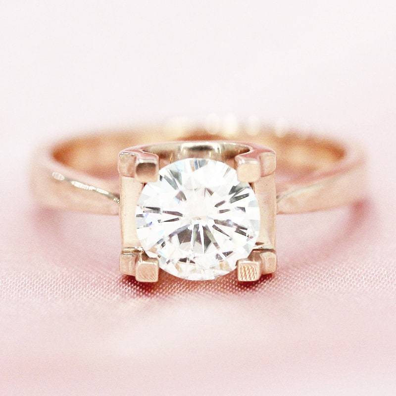 Charles & Colvard Immer Classic 6mm Rund Geschnitten Moissanite Ring Massiv 14K Rose Gold Ehering Verlobungsring Jubiläumsgeschenk Charles & Colvard Immer Classic 6mm Rund Geschnitten Moissanite Ring Massiv 14K Rose Gold Ehering Verlobungsring Jubiläumsgeschenk von WFHomeElements