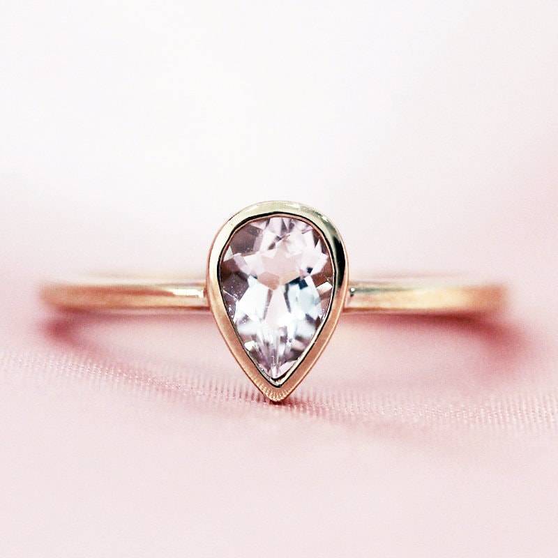 Einfaches Design 4x6mm Birne Geschnitten Natürlichen Rosa Vs Morganit Ring Massiv 14K Rose Gold Ehering Verlobungsring Stapelbar Jubiläumsring von WFHomeElements