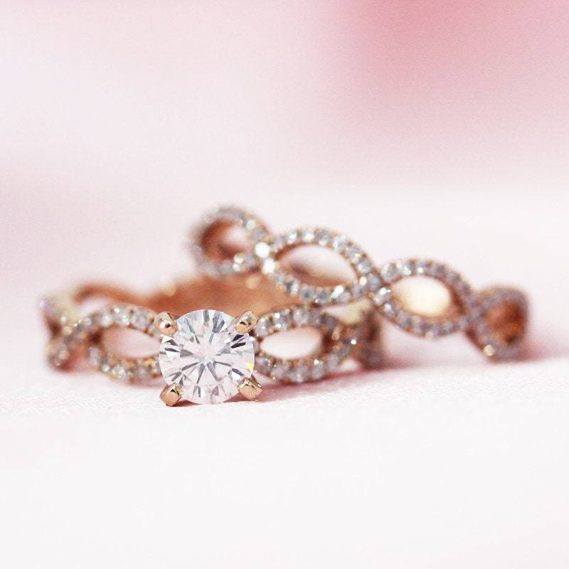 Loop Design Braut Set 6, 5 Mm Rund Geschnitten Moissanite Ring Für Immer Cassic Diamanten 14K Rose Gold Weddiing Jubiläumsring von WFHomeElements