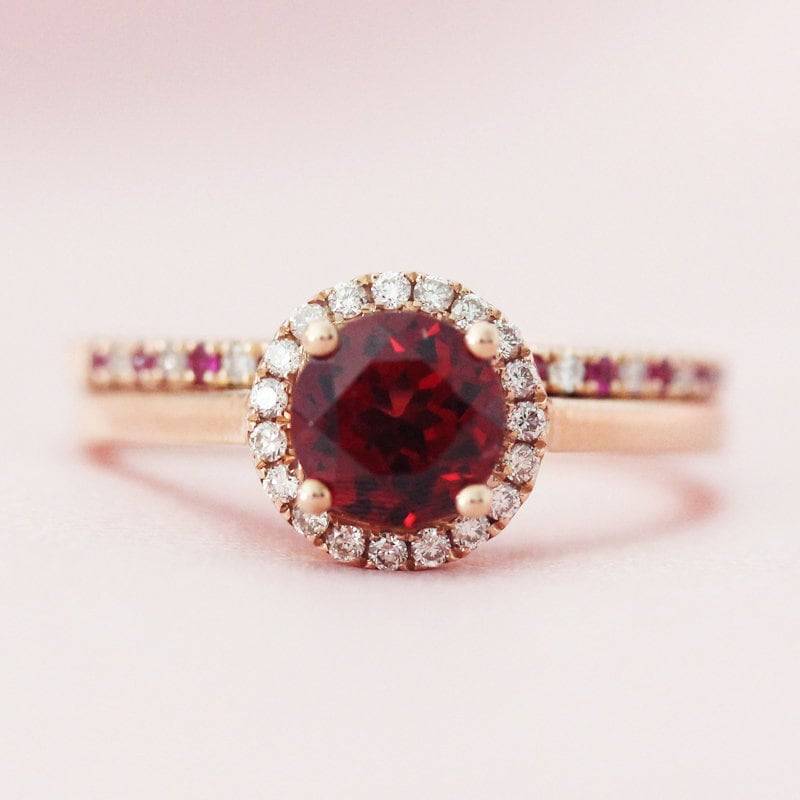 Roter Edelstein-Ring Set 6mm, Die Runden Schnitt Natürlicher Granat Ring Birthstone 14 K Rose Gold Rubin Verlobungsring Braut von WFHomeElements