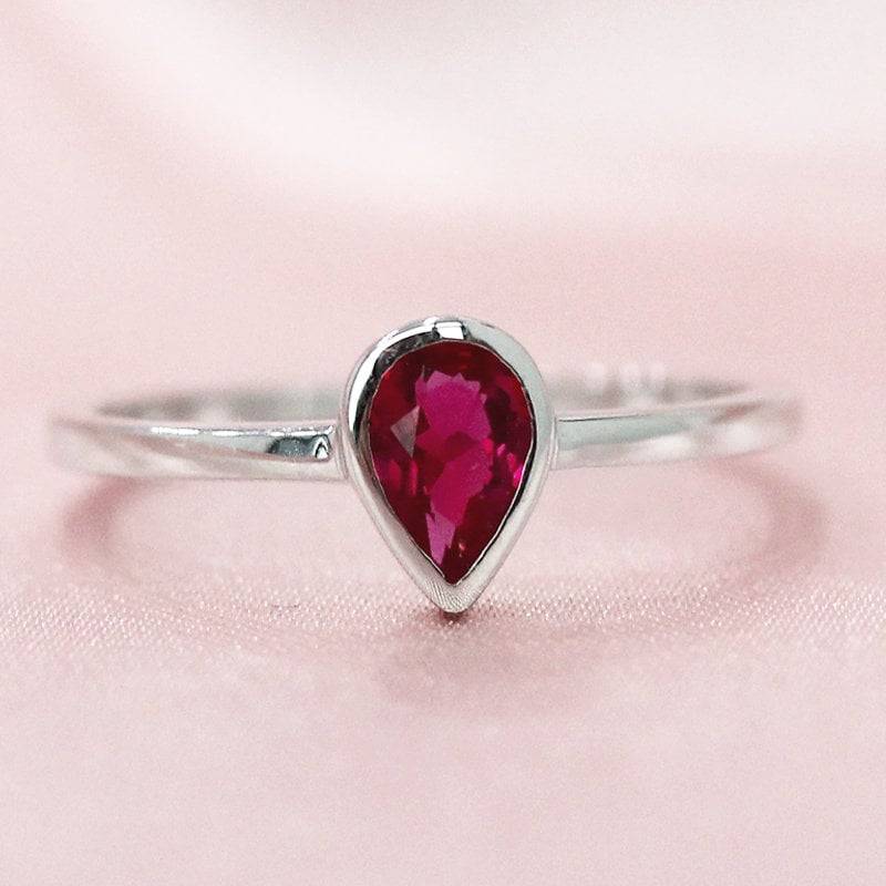 Spezielle Rubinring 4x6mm Roten Rubin Ring Massiv 14K Weißgold Ehering Verlobungsring Stapelbar Juli Birthstone Geschenk Birnenförmiger von WFHomeElements