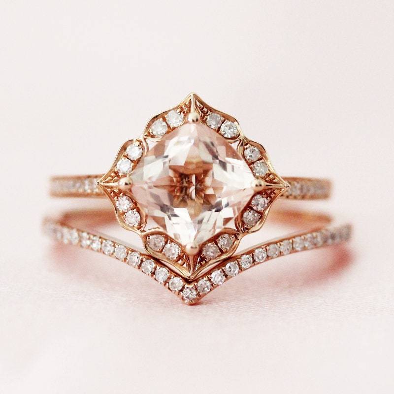 Vintage-Ring Kissenschliff Set 7mm Natürliche Morganit Ring Halo Diamanten Massiv 14K Rose Gold Braut Verlobungsring von WFHomeElements