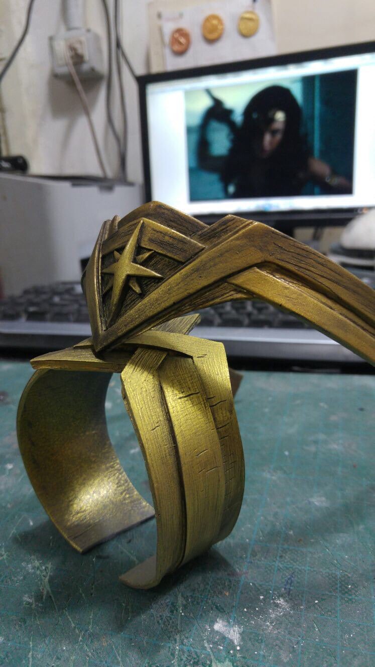 Wunderbares Accessoire Für Cosplay Mit Tiara Und Armkette Wunderbares Accessoire Für Cosplay Mit Tiara Und Armkette von WFLabPropNCosplay