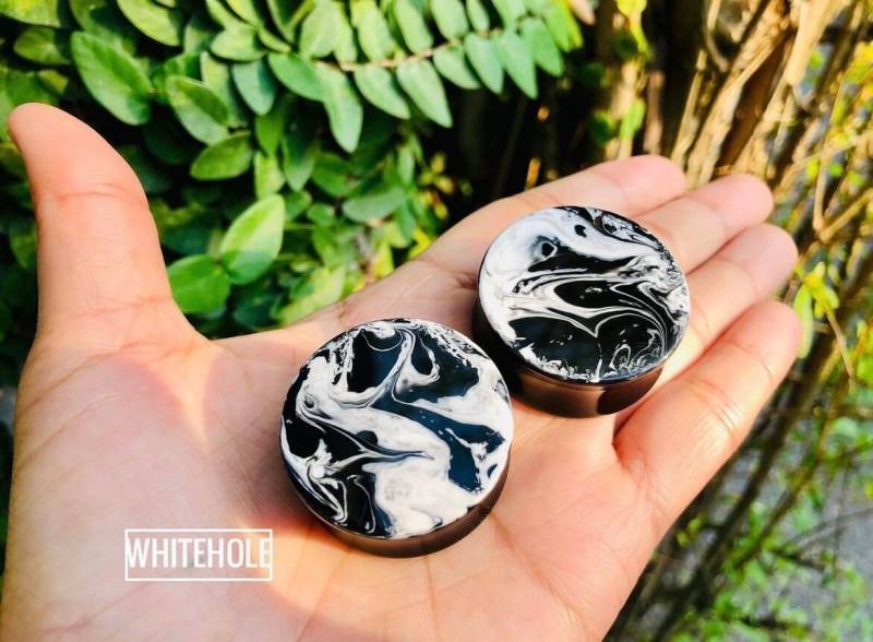 Plugs[Black/White Smoke]-Plugs Custom/Plugs Smoke/Plugs Resin von WHITEHOLEDESIGN