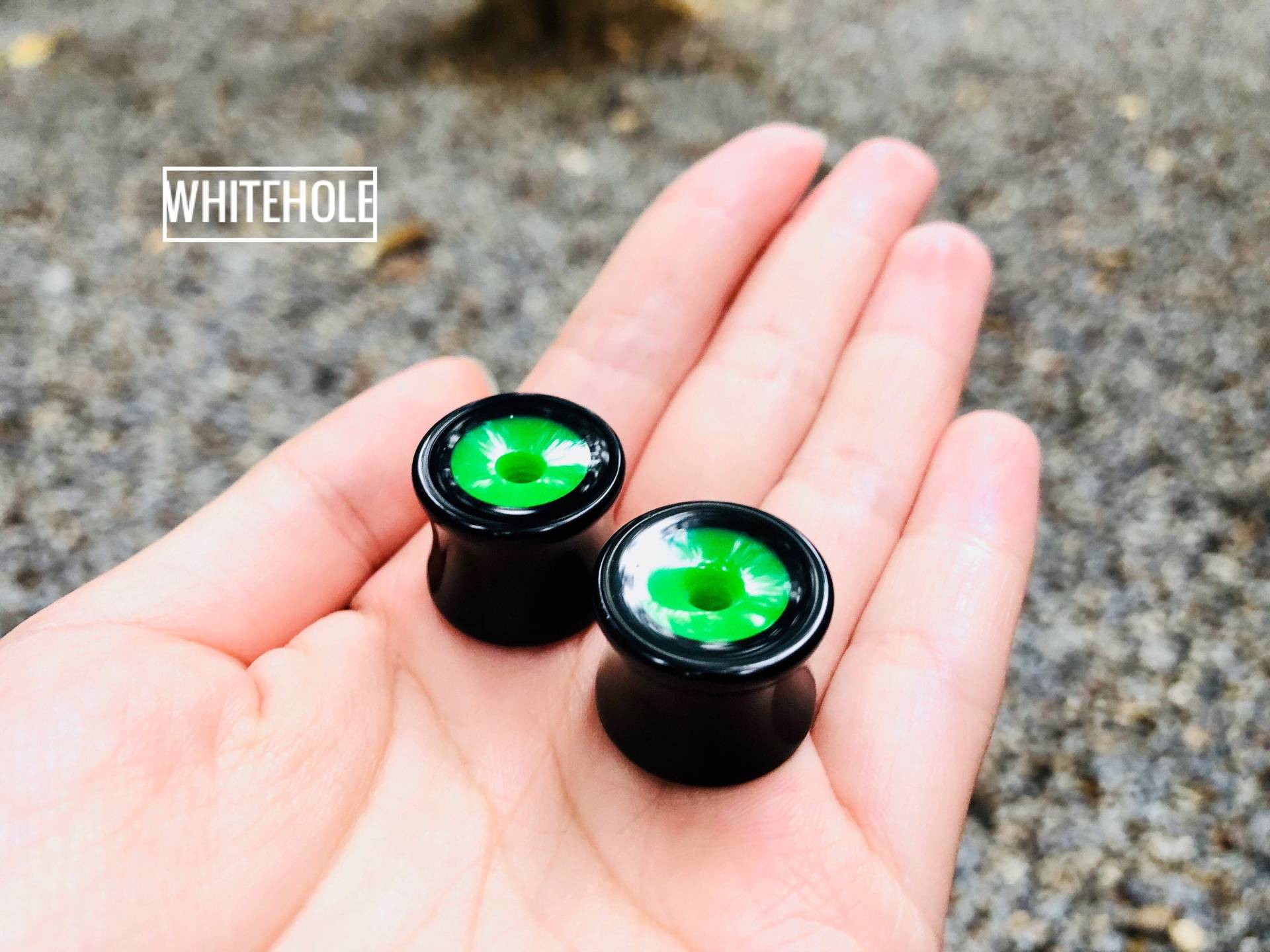 Handgemachter Resin Donut Plug Tunnel - Lime Grün & Schwarz von WHITEHOLEDESIGN