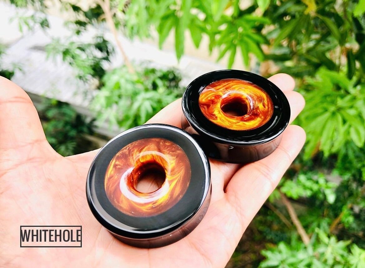 Plugs Donut Tunnel [Gold Braun/Schwarz Crust] - Custom/Plugs Smoke/Plugs Resin von WHITEHOLEDESIGN