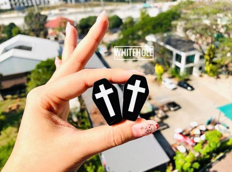 Plugs Sarg[Weißes Kreuz/Schwarz]-Plugs Custom/Plugs Smoke/Plugs Resin/Halloween von WHITEHOLEDESIGN