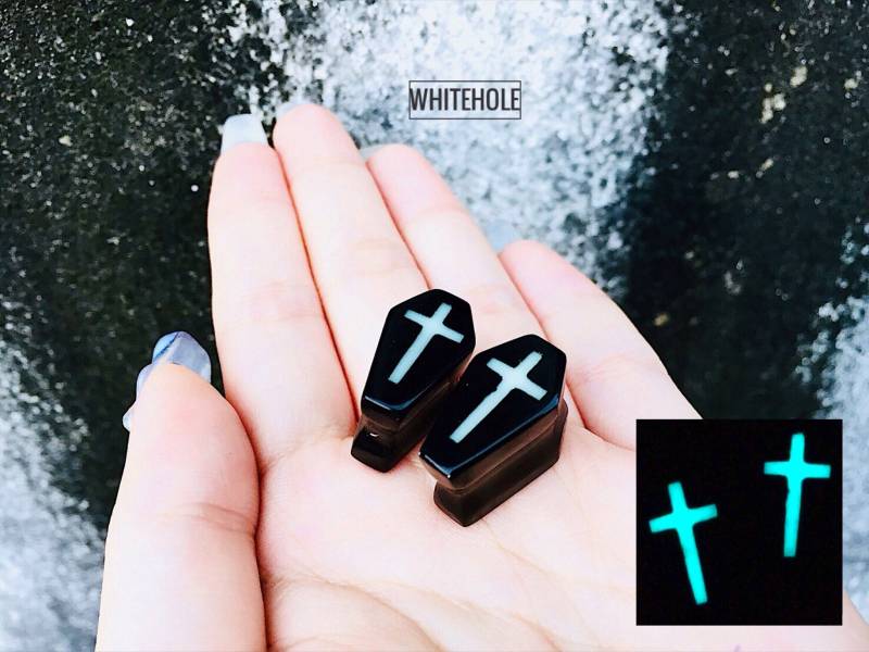 Sarg Stecker [Blue Fluorescent Cross/Schwarz]-Plugs Custom/Plugs Smoke/Plugs Resin von WHITEHOLEDESIGN