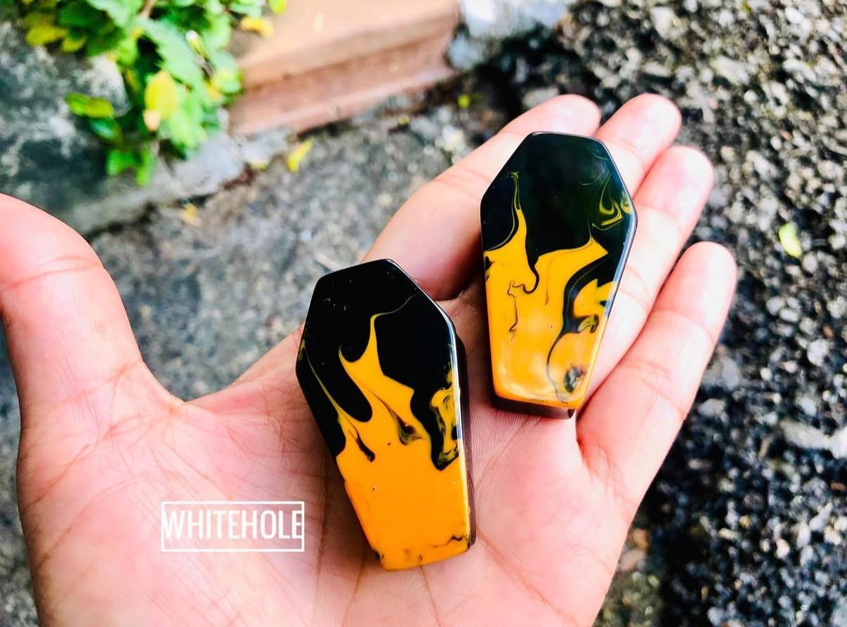 Sarg Stecker [Orange&schwarz]-Plugs Custom/Plugs Smoke/Plugs Resin von WHITEHOLEDESIGN