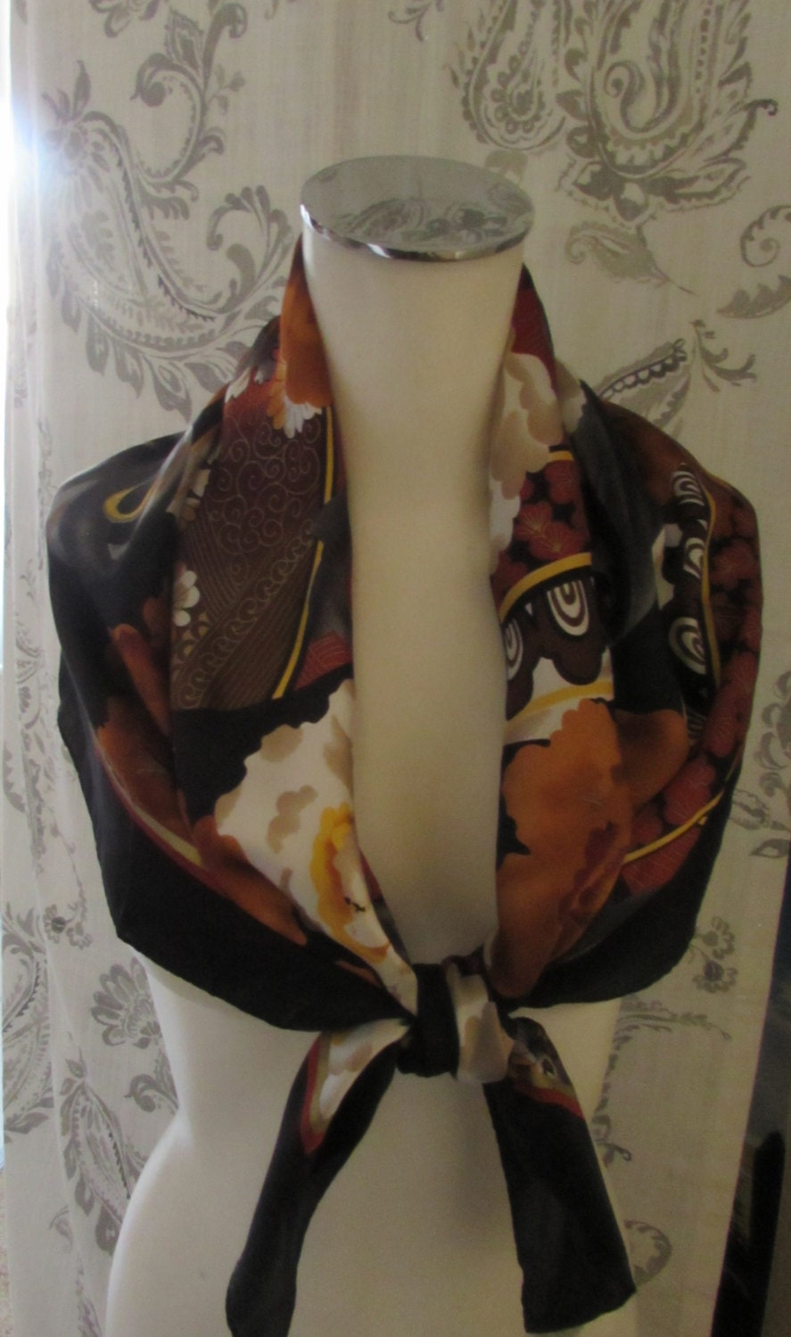 Jahrgang Silkscarf Bill Blass Auburn/Schwarz Weiß Asian Floral High Fashion Retro Jahrgang Silkscarf Bill Blass Auburn/Schwarz Weiß Asian Floral High Fashion Retro von WHOLESALEtoEVERYONE