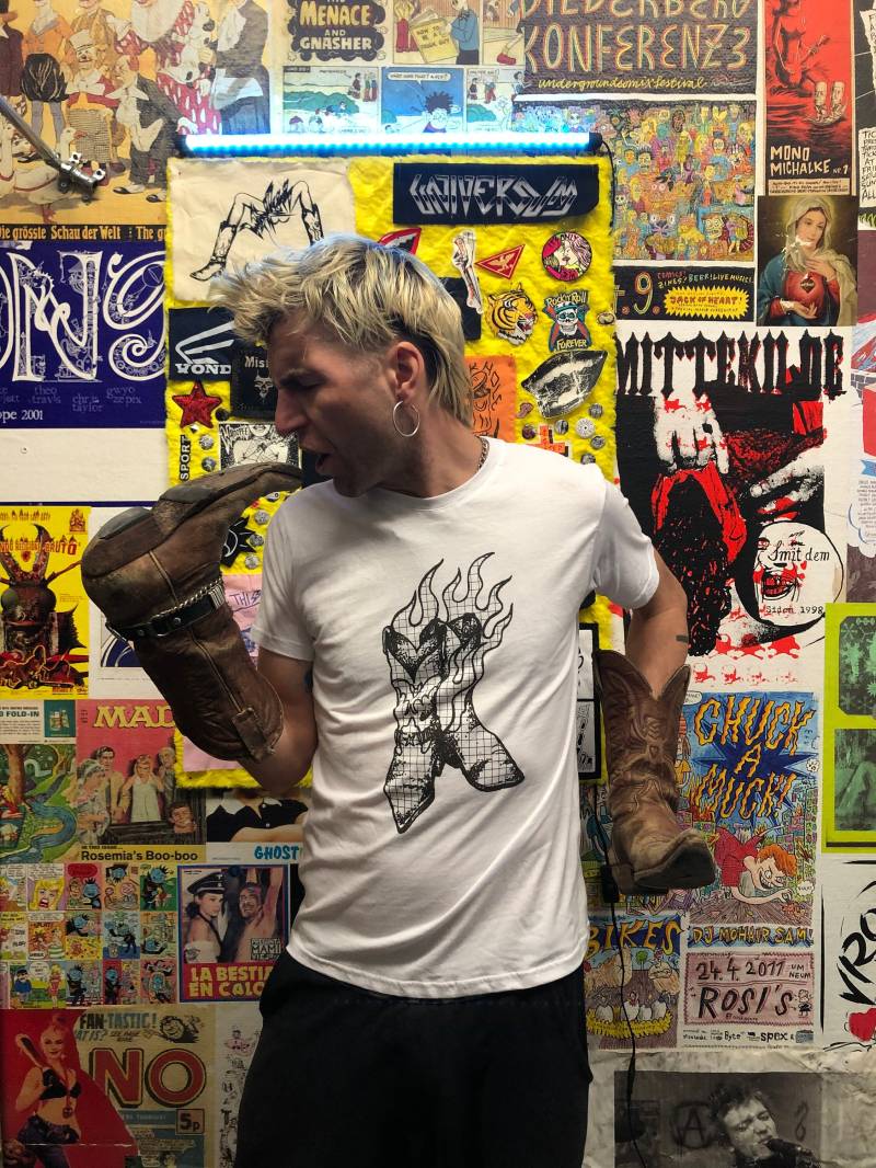 Cowboy On Fire Unisex Shirt Cowboy On Fire Unisex Shirt von WILDAWOLF