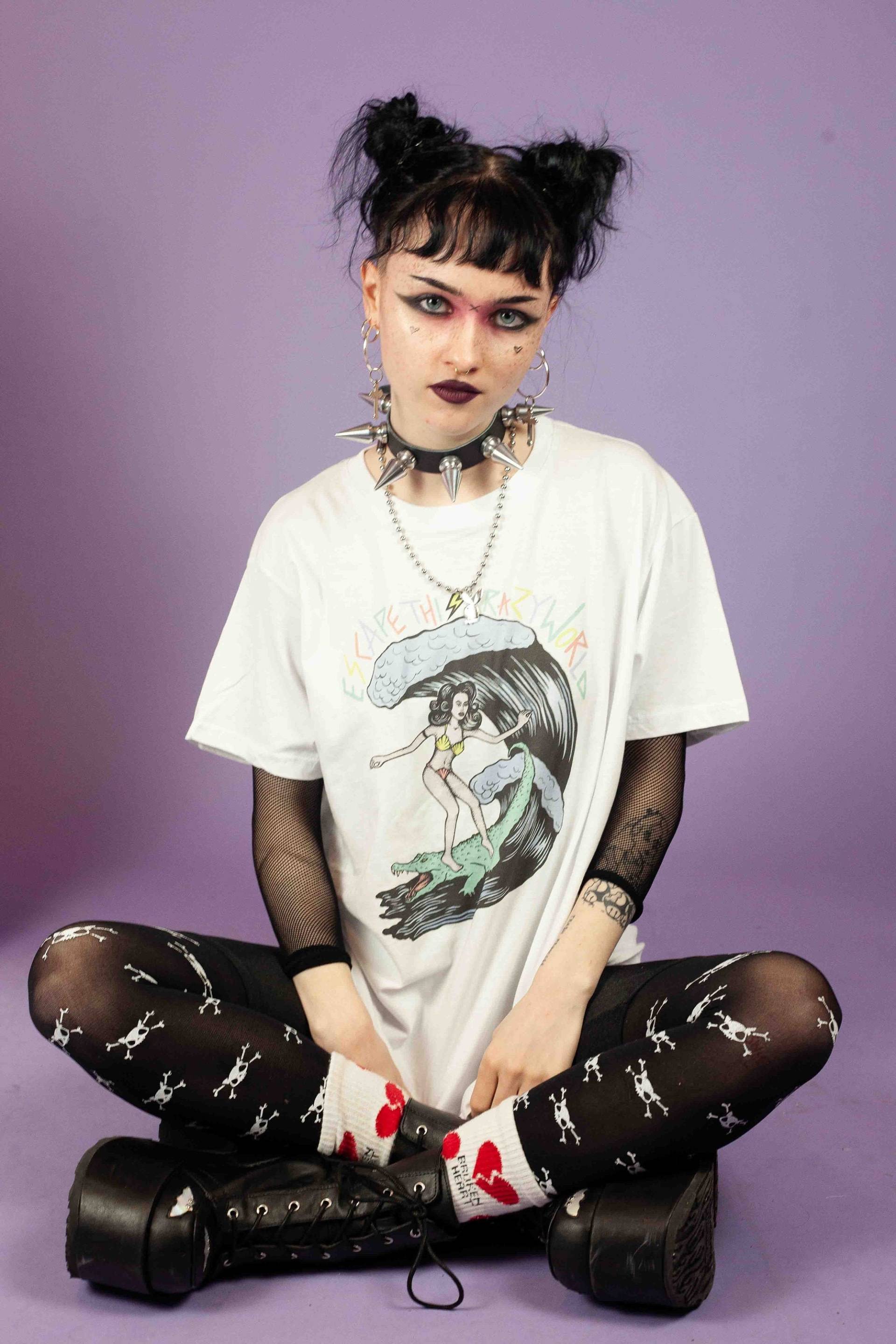 Escape/Surf Unisex T-Shirt Escape/Surf Unisex T-Shirt von WILDAWOLF