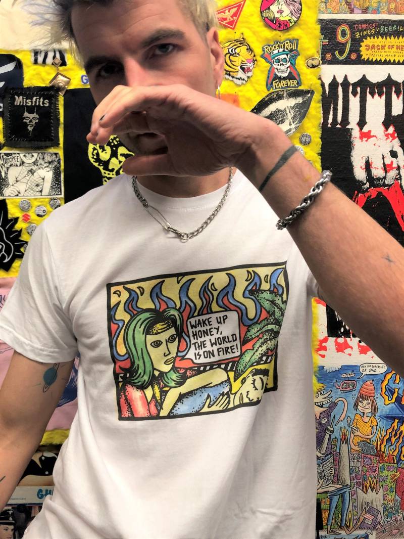 World On Fire Unisex Shirt World On Fire Unisex Shirt von WILDAWOLF