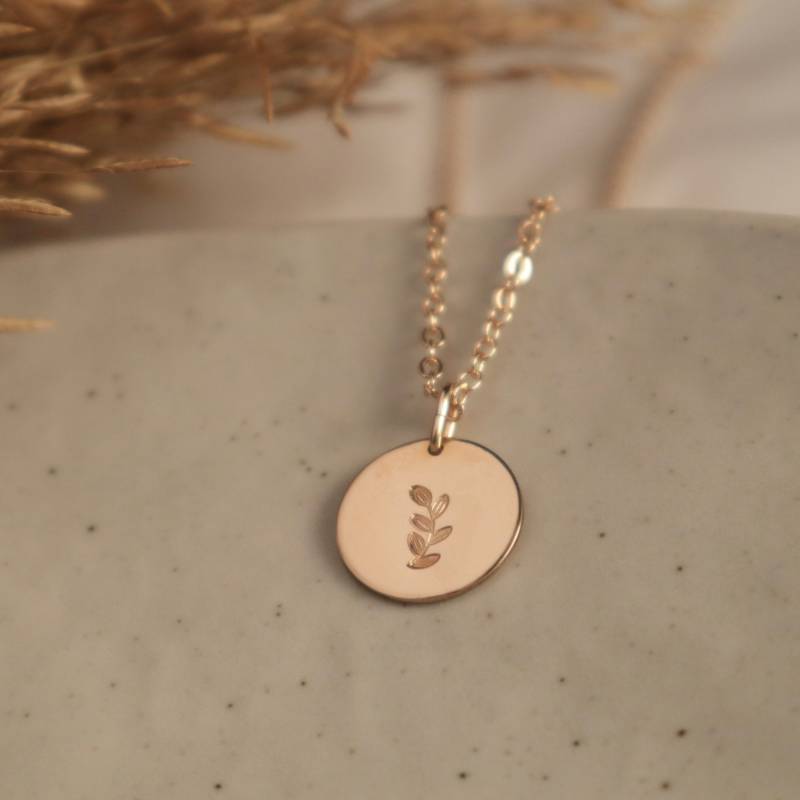 14K Gold Filled Halskette Mit Floral Anhänger | Handgestempelte Runde Plättchenkette Blumenmotiv Geschenk Für Freundin von WILDBIRDSJewelry