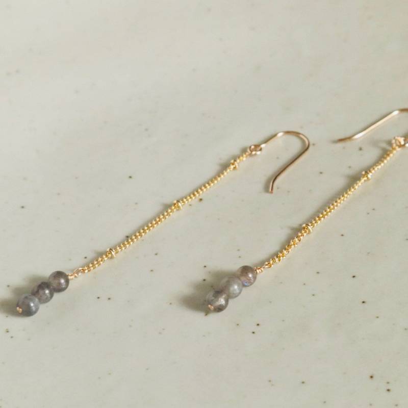 Lange Zierliche 14K Gf Ohrringe Mit Labradorit Perlen | Edelstein Schmuck Geschenk Für Freundin Wildbirdsjewelry von WILDBIRDSJewelry