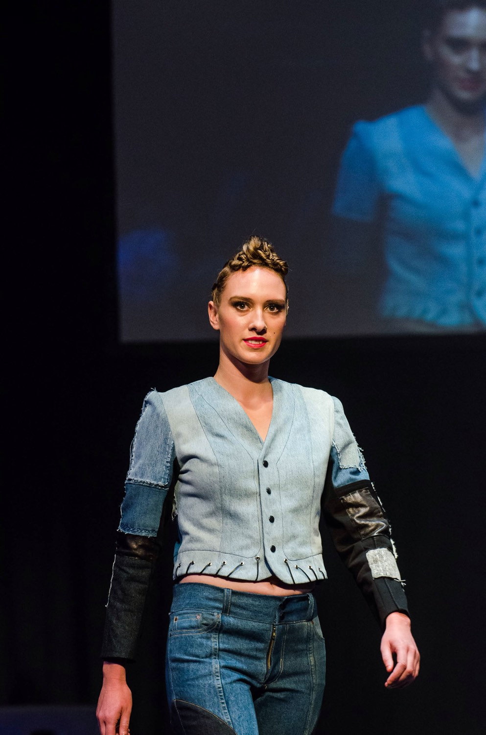 Patchwork Recycling Denim Abgeschnitten Jacke Mit Leder Schnürung Patchwork Recycling Denim Abgeschnitten Jacke Mit Leder Schnürung von WILDFLOWERstyle