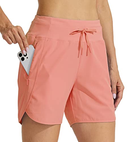 WILLIT Damen 5" Athletische Laufshorts Lange Workout Wandershorts Running Jogging Laufhose Schnelltrockene High Waisted Aktivshorts Reißverschlusstasche Korallenrosa XS von WILLIT