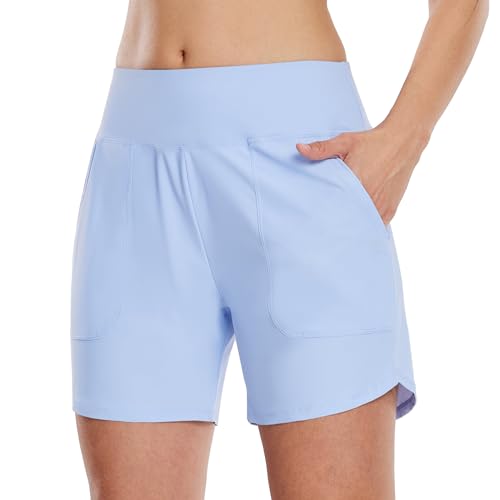 WILLIT Damen 5" Badeshorts Swim Board Shorts Schnelltrockner UPF 50+ High Waisted Tummy Control Beach Shorts mit Taschen Hellblau L von WILLIT