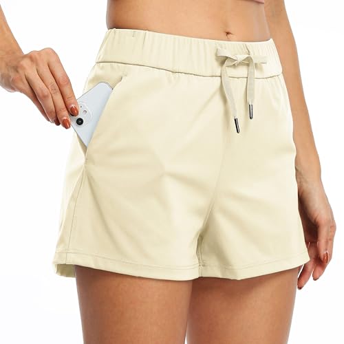WILLIT Damen Shorts Sporthose Kurz Laufhose Sommer Shorts Leichte Wanderhose Schnelltrocknend Kurze Hose Fitness Sport Yoga Lounge Laufen mit Taschen 2.5" Hellkhaki XS von WILLIT