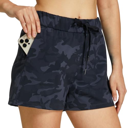 WILLIT Damen Shorts Sporthose Kurz Laufhose Sommer Shorts Leichte Wanderhose Schnelltrocknend Kurze Hose Fitness Sport Yoga Lounge Laufen mit Taschen 2.5" Schwarz Camo XL von WILLIT