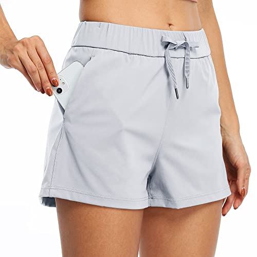 WILLIT Damen Shorts Yoga Lounge Shorts Wandern Aktiv Laufen Shorts Comfy Casual Shorts mit Taschen 2.5" Hellgrau 2XL von WILLIT