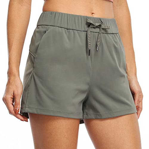 WILLIT Damen Shorts Yoga Lounge Shorts Wandern Aktiv Laufen Shorts Comfy Casual Shorts mit Taschen 2.5" Olivgrün L von WILLIT