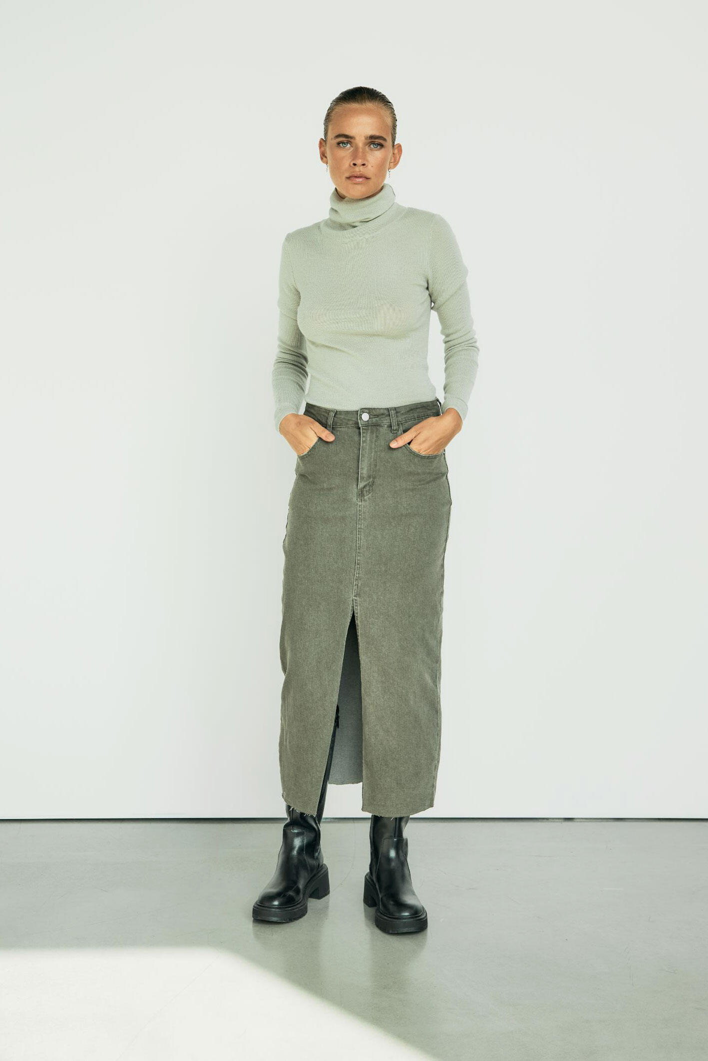 WITHBLACK - Röcke Weiblich Grün - Gr. - M von WITHBLACK